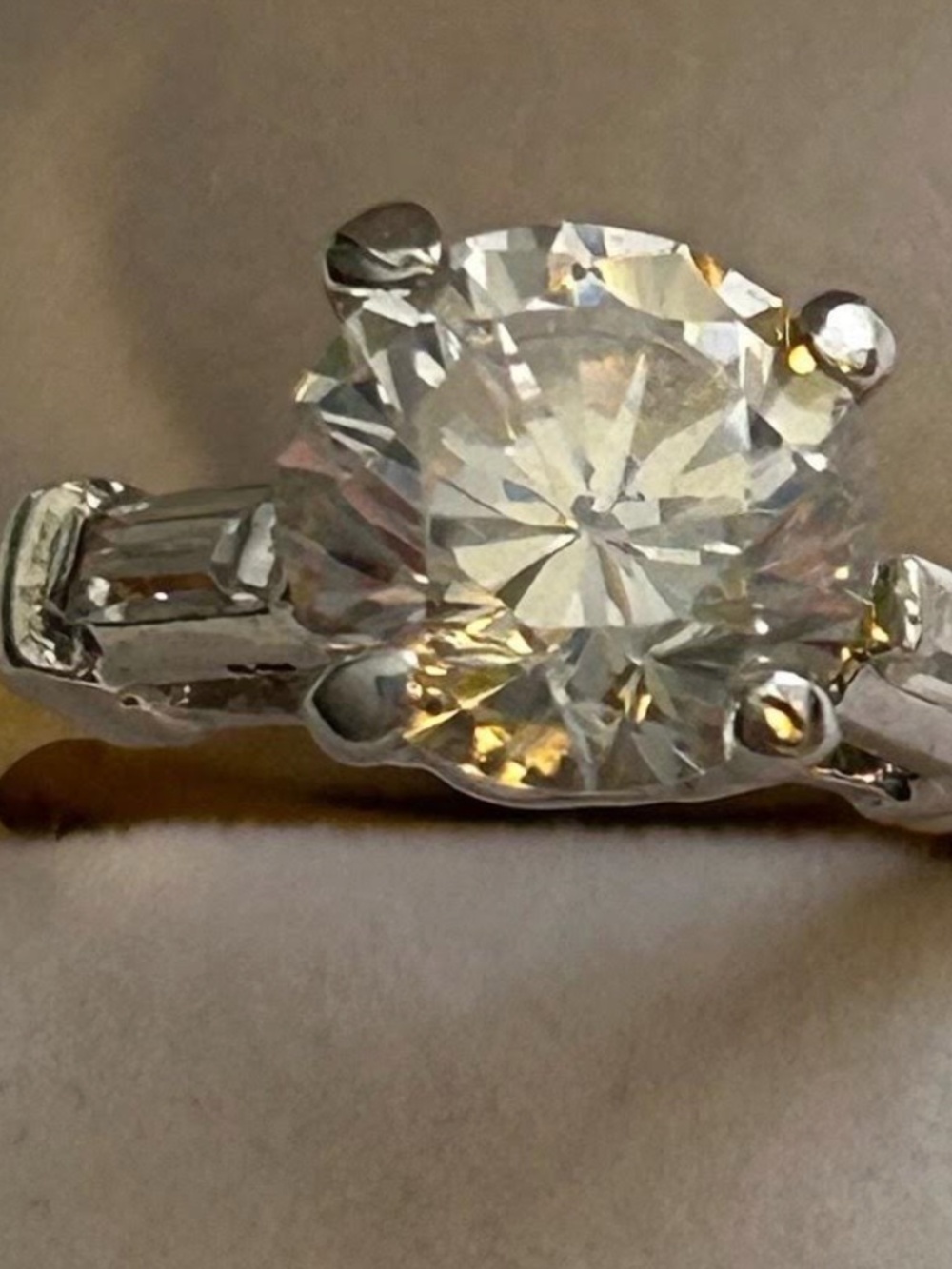 VINTAGE GOLD AND SILVER TONE SPLARKLY CRYSTAL RING ROUND AND BAGETTES SZ 5 1/2